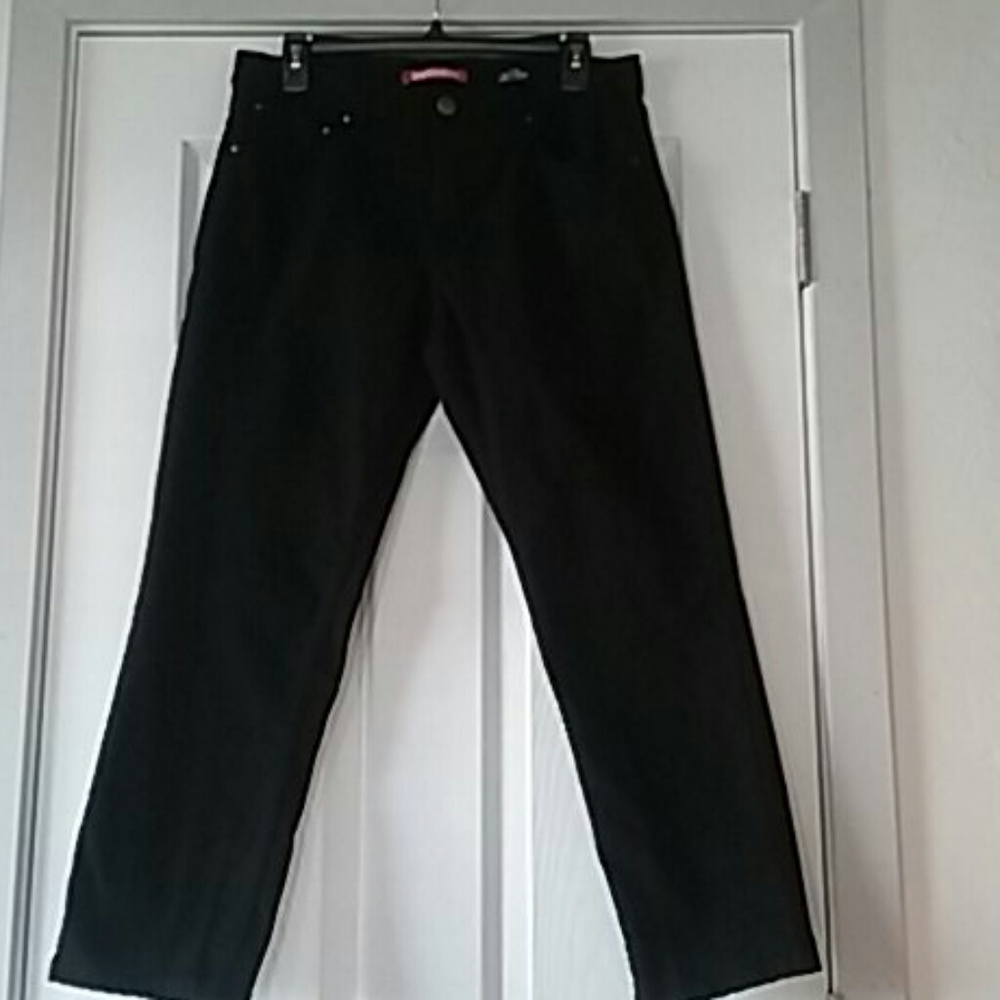 Unionbay slim boyfriend straight jeans.